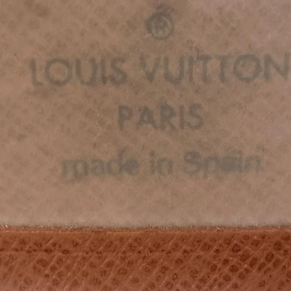 Louis Vuitton Monogram Card Holder - Picture 4 of 9